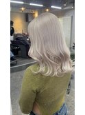 レイヤーボブハイライトブリーチレイヤーハイトーングレージュ