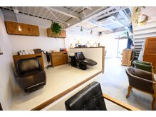 アイノベル(‘Inovel’)の雰囲気（フルフラットのシャンプー台でゆったり寛げる居心地の良い空間☆）