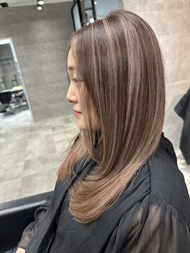 ルイス(L'wis) レイヤースタイル＋ハイライトカラー♪朝長
