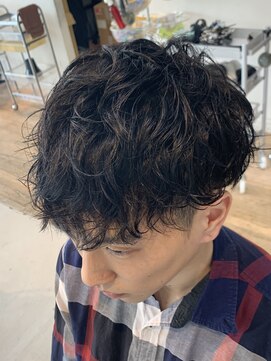 フィフス(fifth) フェザーマッシュ　スパイラルパーマツイストパーマ　コンマヘア