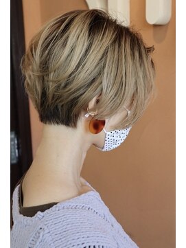 ヘアー スタイリスト(hair STYLIST) 20代30代４０代　大人カワイイ★ショートヘア