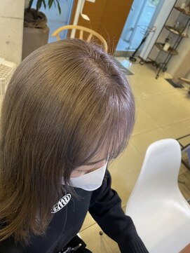 アチーブ ヘア デザイン(achieve hair design) 暗髪グレージュカラー ツヤ感透け感ナチュラルストレート