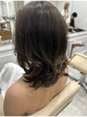 ミディアムレイヤー前髪なしセンターパート似合わせカット10代