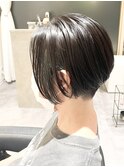 刈り上げ女性/ショートカット/インナーカラー/ハンサムショート