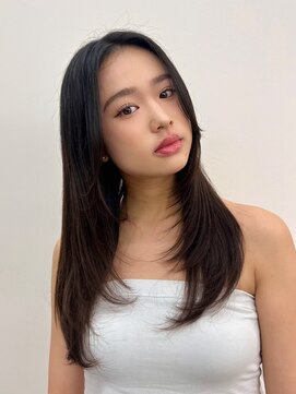 ヒュー 広島(HEW) くびれ顔まわりレイヤーカット大人かわいいオリーブヘア20代30代