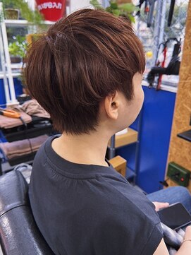 ジュリー(Julie) オーダー:ショートにしてオレンジで