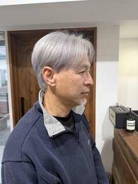 ストラト(STRAT) 【SHUN】白髪ぼかしブリーチスタイル