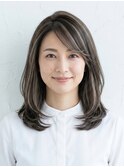 白髪ぼかし＆小顔かき上げミディアム・グレージュ