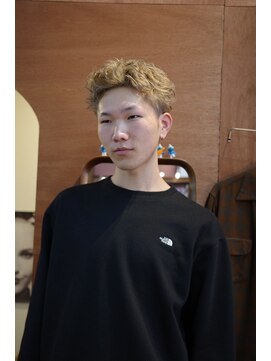 エディ(Edy) メンズパーマケアブリーチブロンド刈り上げスパイキーショート