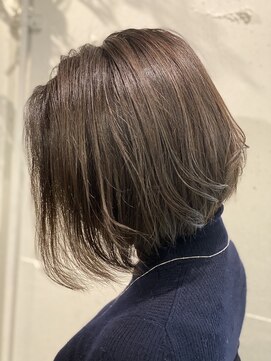 エル(EL by green) 《tomi》前下がりボブxグレージュ系カラー