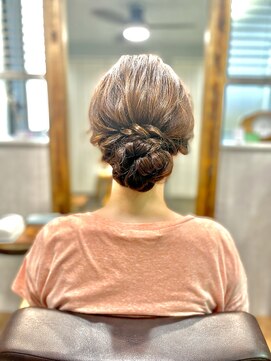 ベルトオブヴィーナス(Belt of venus) カジュアルに☆ナチュラルシニヨン