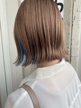 ホワイト(WHITE HAIR@NICOLA) ボブ×ベージュ×ブルーインナーカラー