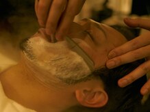 ダウバーバーショップ 表参道(DAU BARBER SHOP)の雰囲気（シェービング、人気の定番メニューです。【理容室/バーバー】）