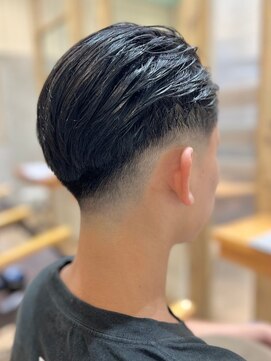 ポルム パプリカ(polum paprika) 大人刈り上げバーバーカット黒髪暗髪清潔感ビジネスマン