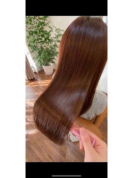 つむぎ まとまりのあるツヤさら髪に