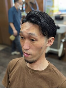 グラスヒビキ ツーブロックアップバングスタイル