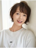 動きのあるエアリーショートニュアンスグレージュカラー