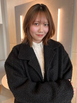 シダ(sida SAIIN) 20代30代肩上レイヤー軽めボブ