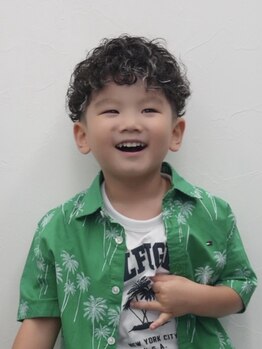 アストロ(ASTRO)の写真/キッズカットも人気★親子でカッコよくなれるbarbershopASTRO◎早い施術で小さなお子様も退屈せず安心◇