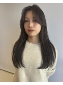 ロングレイヤー黒髪ロングくびれ顔まわりレイヤー