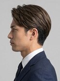シャープな横顔、大人のビジネスショート