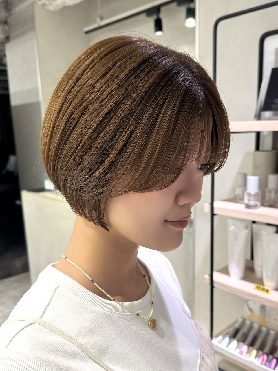 小顔見え】大人可愛い丸みショートボブ×透明感ブラウン：L293680362