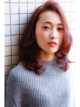 イソラブル(ISOLA-blu) 【質感コントロール】ピンクベージュ×ミディアムカール