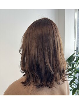 ドットエフ(.f) 外ハネミディアム/オリーブベージュ