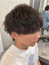 《*毛先に動きを出したい方に人気◎*》緩めツイストスパイラルでも、パーマ持ちの良いスタイルをご提案＊