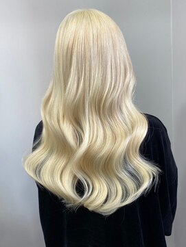 ベレーザシェルト(Beleza scelto) 7138ブロンドハイライトグラデーション波巻きハイトーンカラー