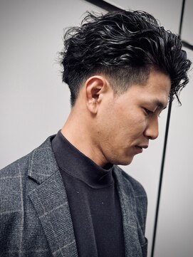 クワトロレオーネ 大阪梅田茶屋町(QUATTRO LEONE) ビジネスヘア・ハーフバック