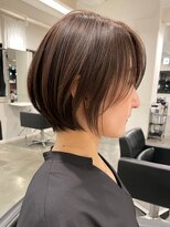 表参道白髪ぼかしハイライトウルフショートヘアグレージュ40代