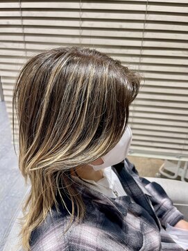 イメージア ボーノ相模大野店(IMAGE-A) 【立体感が際立つ】ナチュラルハイライトウルフ ミディアムボブ
