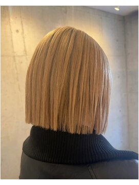 ロッカヘアエジェ(ROCCA hair eje.) イメチェンコンパクトボブ×ハイトーン
