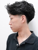 モリゲン フェローシップ レグ(MORIGEN fellowship REGU)&nbsp;メンズカットセンターパートスキンフェードツーブロック0906