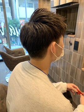 アクアヴィタエ(Aqua vitae) すっきりアップバングスタイル