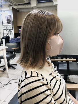 ペネロープ(Penelope) 外ハネボブ/クリアグレージュ/ブリーチ/ハイトーン