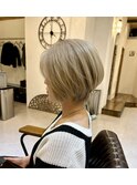 ブロンドショートボブショートカットベージュカラー