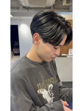 テトラ バイ ネオリーブ 横浜西口店(tetra by neolive) 横浜★センターパートのカルマパーマ