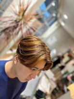 ヘアーワークス ボナ(HAIR WORKS bona.)&nbsp;爽やかワンカールセンターパート×ブロンドカラー