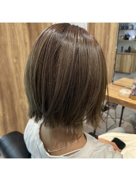 アヴァンス 箕面(AVANCE.) レイヤーボブ/ミルクティーベージュ