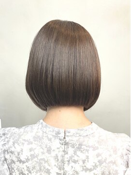 カラフェ(carafe) ミニボブ　ヘーゼルブラウン　小顔カット　札幌大通　大人可愛い