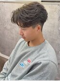 フェザーパーマ 刈り上げ ツーブロック グレージュ 束感 20代