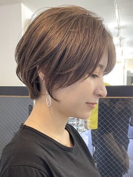 エリマ 横浜西口(elima) 横浜西口白髪染めショートヘアタッセルボブミルクティーベージュ