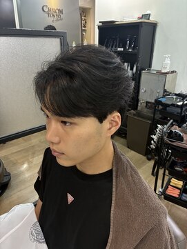 クロムトウキョウ ザ バーバー 新宿本店(CHROM TOKYO the Barber) 王道センターパート