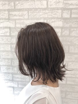 ジーナ セントラル銀座(Zina) ラベンダーグレージュ＊外ハネ＊くびれミディ【ZinaCENTRAL】
