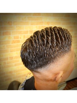 バーニーズ バーバークラブ(BARNEYS BARBER CLUB) 濡れパンスキンフェード