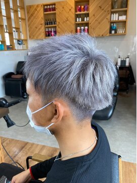 ルッカヘアガーデン バイ ラッシュゴールド(RUCCA HAIR GARDEN by LUSH GOLD) アップバングショート×シルバーカラー