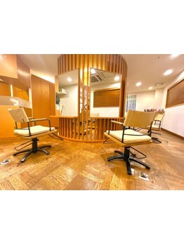 少人数ならではの落ち着いた空間と1人1人に寄り添ってくれる丁寧な接客◎満足度が高いからリピート多数☆