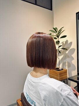 ワ ヘアー(wa-hair) 耳かけボブ×カシスカラー×切りっぱなし朝楽×美魔女ボブ